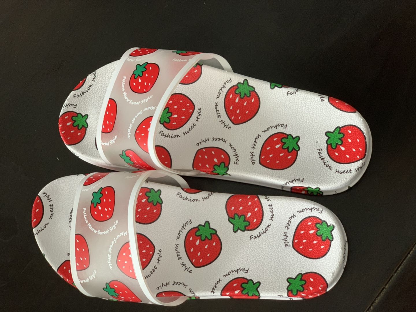 2020 New Sandals Girls Slippers Cute Fashion Foreign Trade Word Drag Peach Slippers Wear Thick Bottom Non-slip PVC Slippers Kids