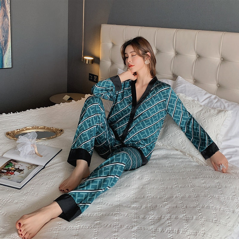 2021 Spring Women's Pajamas Set New Luxury Style Fashion Cross Letter Print Sleepwear Silk Like Leisure Home Clothes Nightwear