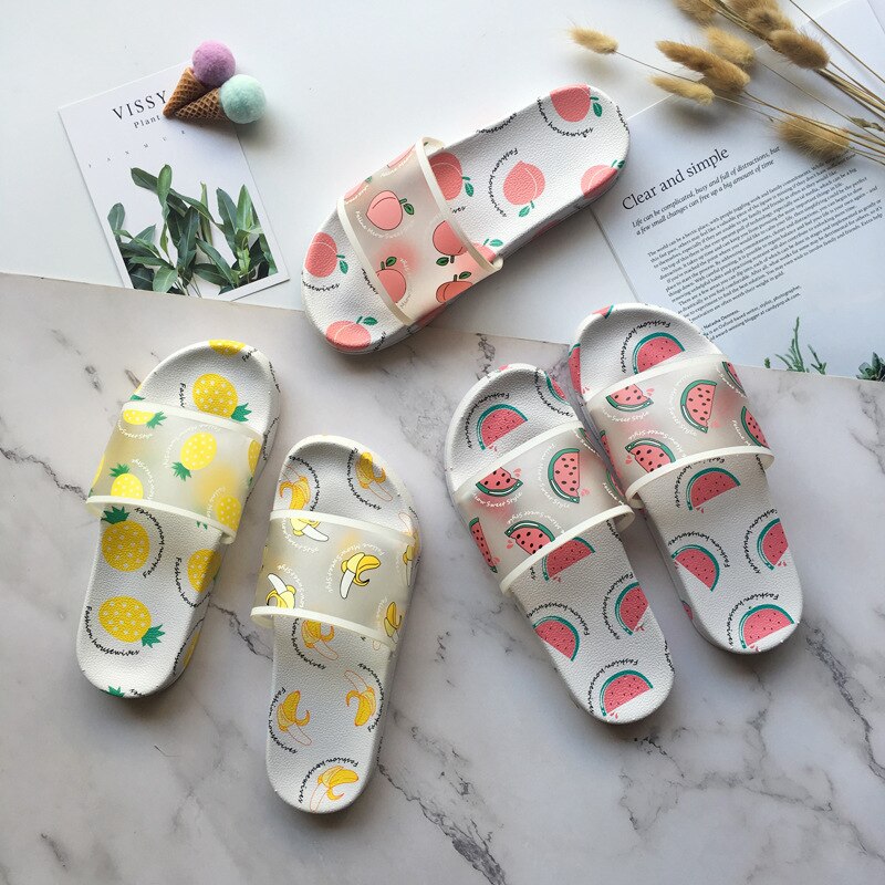 2020 New Sandals Girls Slippers Cute Fashion Foreign Trade Word Drag Peach Slippers Wear Thick Bottom Non-slip PVC Slippers Kids