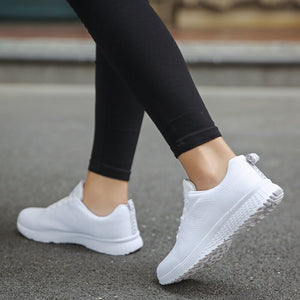 Tenis Feminino Fashion Lace-Up White Sport Shoes For Women Sneakers Light Round Cross Straps Flat Tennis Woman Shoes Outdoor Gym