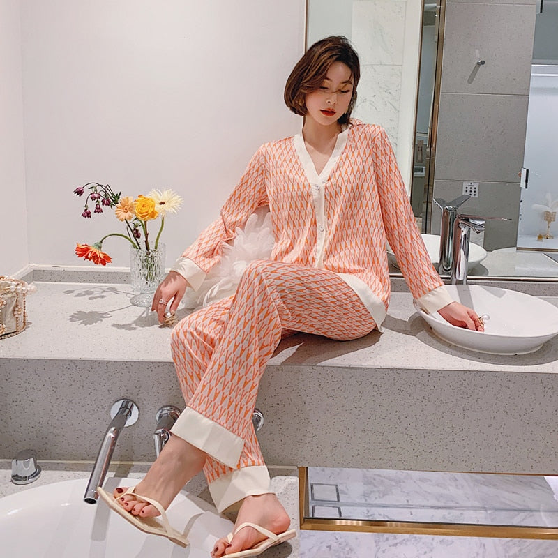 2021 Spring Women's Pajamas Set New Luxury Style Fashion Cross Letter Print Sleepwear Silk Like Leisure Home Clothes Nightwear