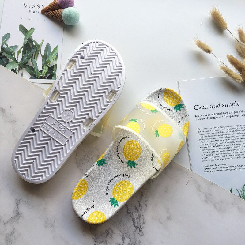 2020 New Sandals Girls Slippers Cute Fashion Foreign Trade Word Drag Peach Slippers Wear Thick Bottom Non-slip PVC Slippers Kids