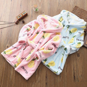 Flannel Thick Lovely Baby Girls Cartoon Hooded Bathrobe Child Toddler Bathing Towel Robe Cute Winter Baby Clothing Sleepwear